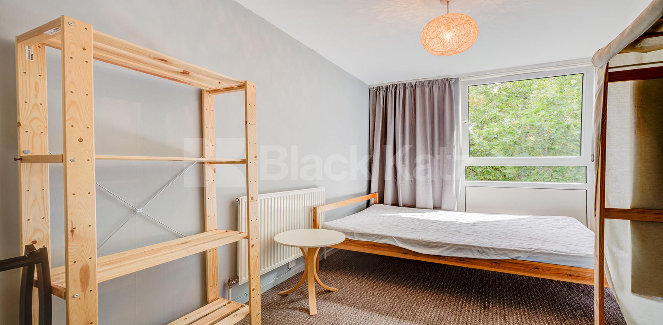 Spacious 4 bed , no lounge, mins to tube, shops and UCL Munster Square, Regents Park / Camden